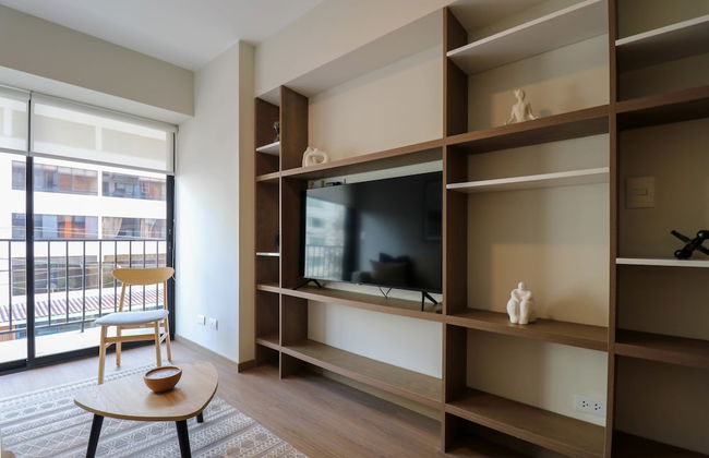 w Illustrious 1BR w Balcony in Miraflores - Photo 10