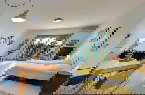 Foto 6 - Airconditioned Studio Apartment With Seaview