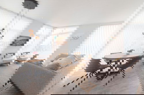 Foto 11 - Modern, High-quality Chalet With Wifi Near the Oosterschelde