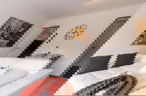 Foto 12 - Modern Studio With Balcony Near the Beach