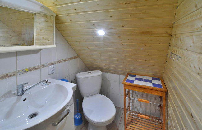 Cottage by Lake Ostrowieckie With Private Beach - Foto 10