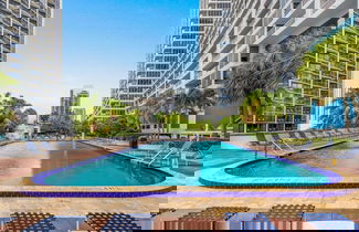 Foto 2 - Epic Views and Emerald Water Penthouse