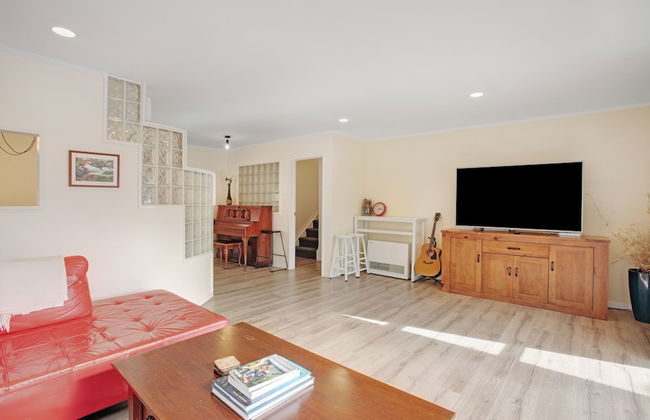 Glen's Hidden Gem with Parking and Deck - Photo 18