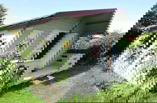 Foto 1 - Bungalow With Terrace and Scenic Grounds