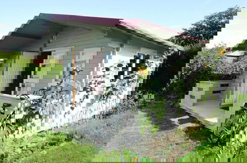 Foto 17 - Bungalow With Terrace and Scenic Grounds