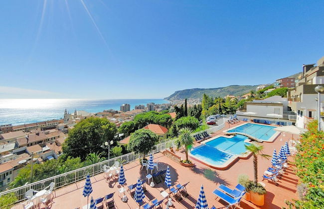 Holiday Flat in Pretty Residence With Communal Pool in Pietra Ligure - Foto 17