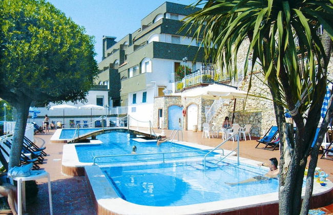 Holiday Flat in Pretty Residence With Communal Pool in Pietra Ligure - Foto 1