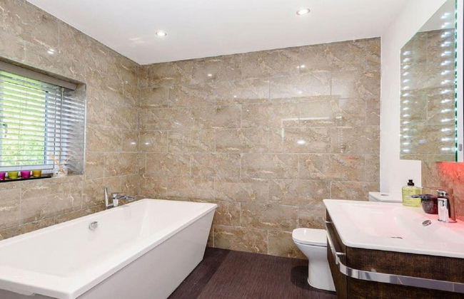 Luxurious Villa With Hot Tub - Foto 10