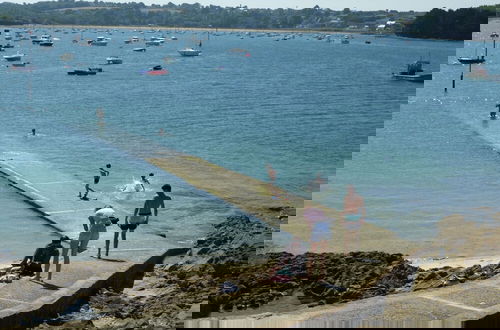 Foto 16 - Charming Sea View Stay, 50m Close