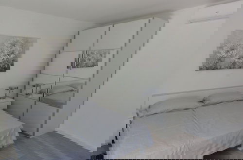 Foto 3 - Villa Riva - Five Bedroom Villa With Pool and Sea View