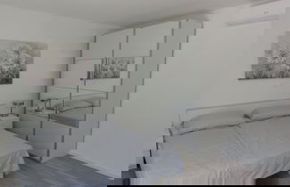 Foto 3 - Villa Riva - Five Bedroom Villa With Pool and Sea View