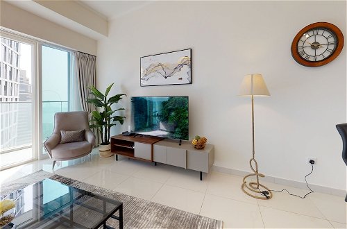 Photo 12 - SuperHost - Stylish Apartment With Full Marina Views