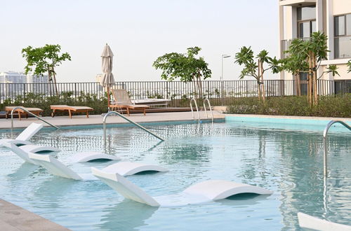 Photo 11 - Contemporary 1BR Sleeps4 Balcony Pool Gym Dxbhills