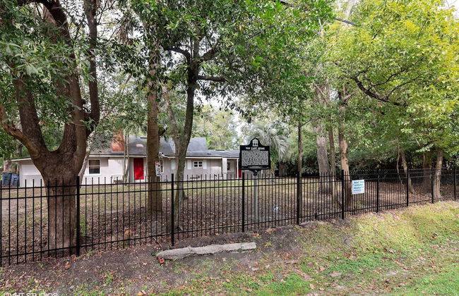 The Van Zant House - Photo 19