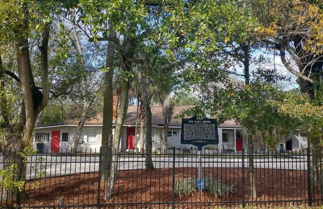 The Van Zant House - Photo 13