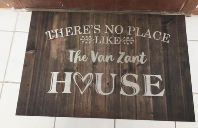 The Van Zant House - Photo 1