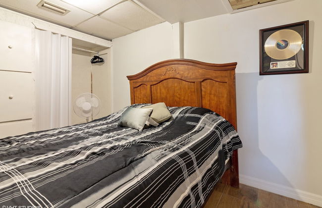 The Van Zant House - Photo 2