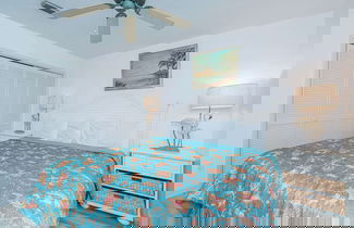 Foto 3 - Sun Kissed Beachside Condo With Pool