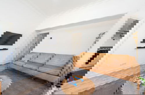 Foto 15 - Bright two Bedroom Flat in Fashionable Fulham by Underthedoormat