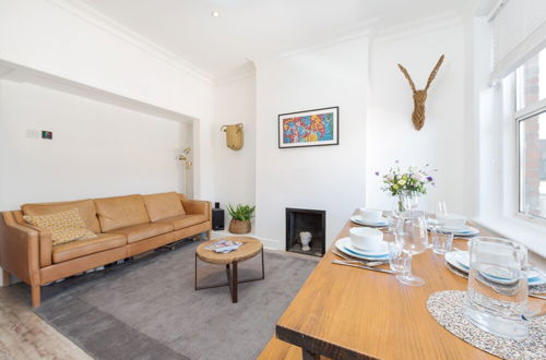 Photo 1 - Bright two Bedroom Flat in Fashionable Fulham by Underthedoormat