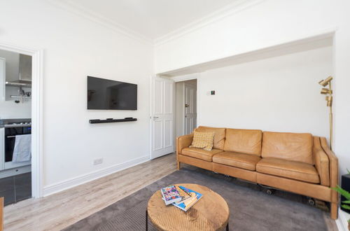 Foto 25 - Bright two Bedroom Flat in Fashionable Fulham by Underthedoormat