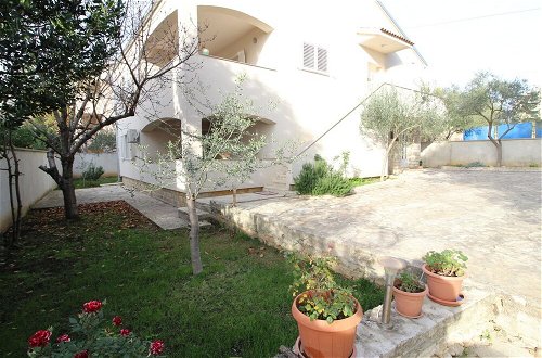 Foto 16 - Spacious Apartment With Garden in Zadar