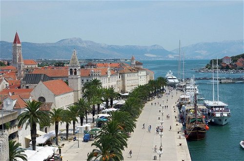 Photo 16 - Modern Apartment in Trogir With Sea Nearby