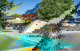 Foto 1 - Adorable Holiday Home With Pool and Terrace