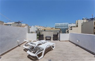 Foto 1 - Cosy 1BR Penthouse With Terrace, Great Location