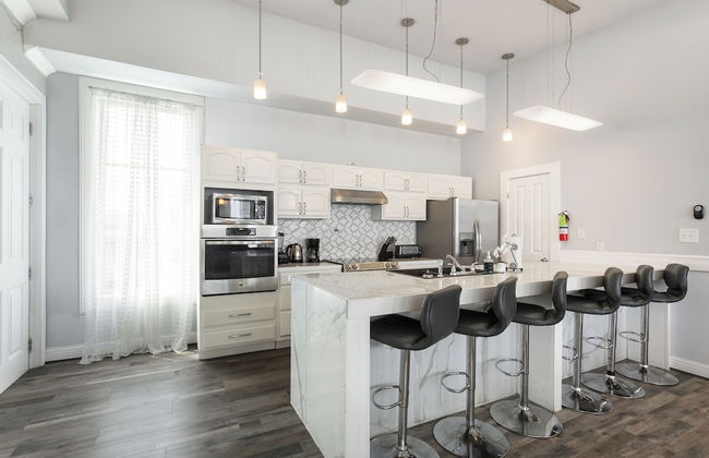 Fully Furnished Condos Near St Charles - Photo 68