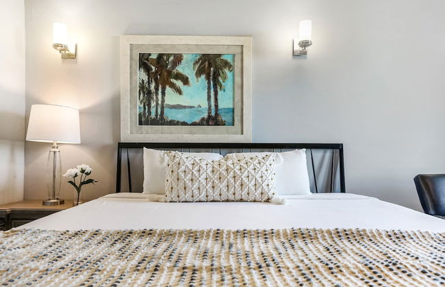 Fully Furnished Condos Near St Charles - Photo 16