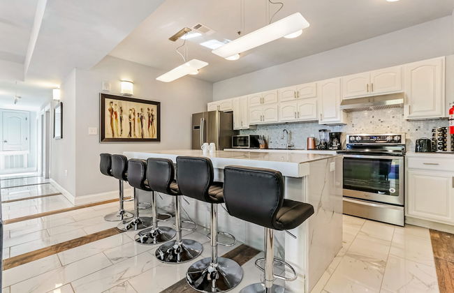 Fully Furnished Condos Near St Charles - Photo 52