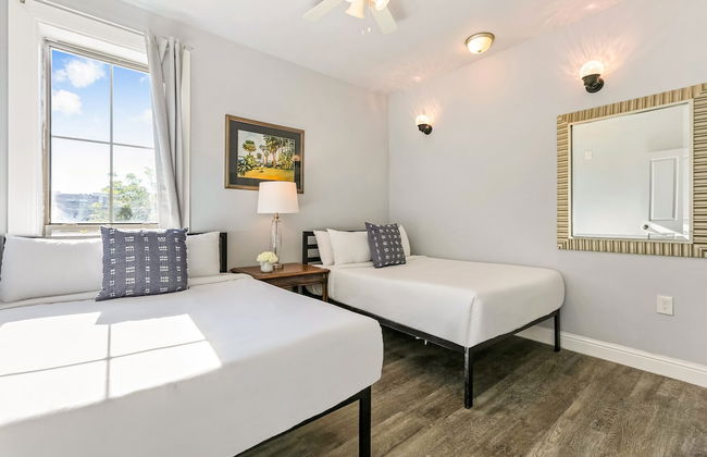 Fully Furnished Condos Near St Charles - Photo 3