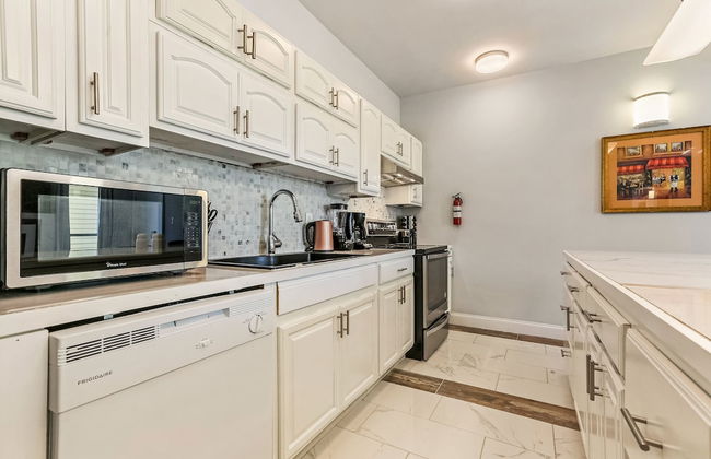Fully Furnished Condos Near St Charles - Photo 51