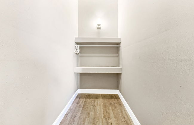 Fully Furnished Condos Near St Charles - Photo 14