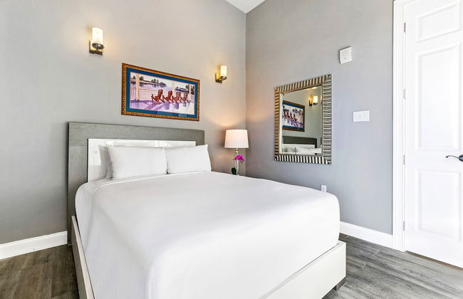 Fully Furnished Condos Near St Charles - Photo 10