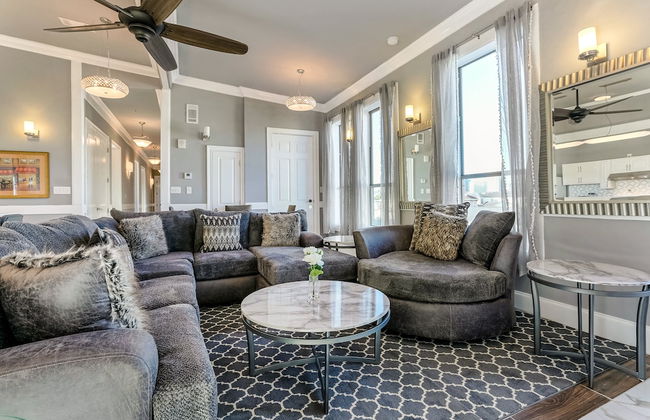 Fully Furnished Condos Near St Charles - Photo 1