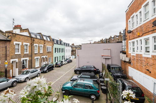 Photo 39 - Charming Chiswick Home Near Ravenscourt Park by Underthedoormat