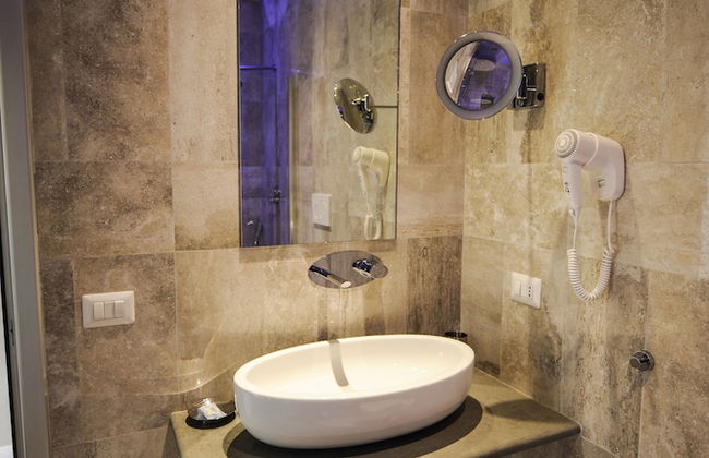 The Roman Empire Guesthouse - Photo 66