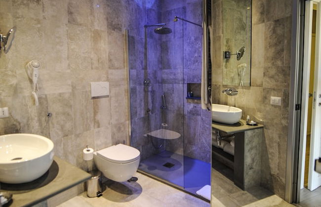 The Roman Empire Guesthouse - Photo 65