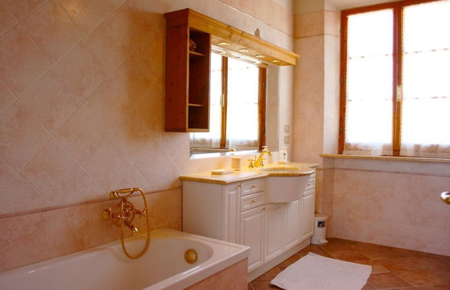 Stunning private villa for 8 guests with private pool, WIFI, TV, terrace, pets allowed and parking - Photo 18