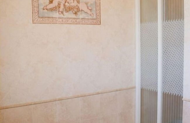 Stunning private villa for 8 guests with private pool, WIFI, TV, terrace, pets allowed and parking - Photo 20