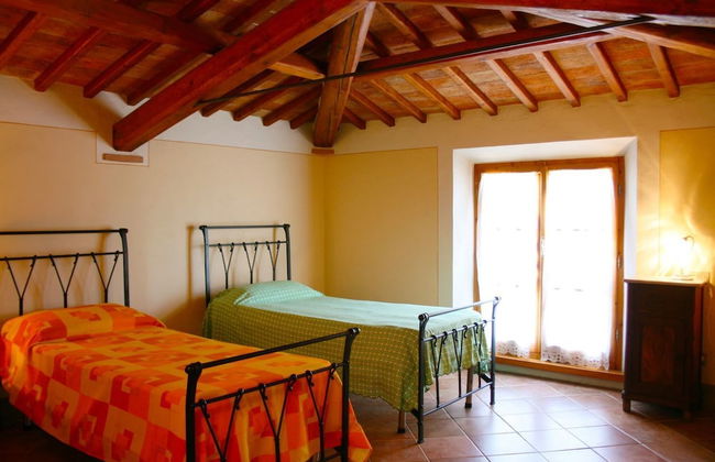 Stunning private villa for 8 guests with private pool, WIFI, TV, terrace, pets allowed and parking - Photo 2