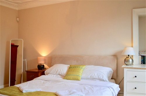 Photo 7 - Stunning 3 Bedroom City Centre Home