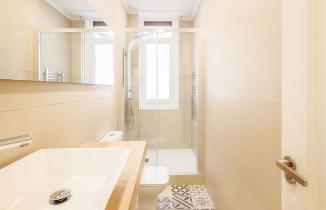 Apto Reformado con encanto by URBANHOSTS - Foto 13