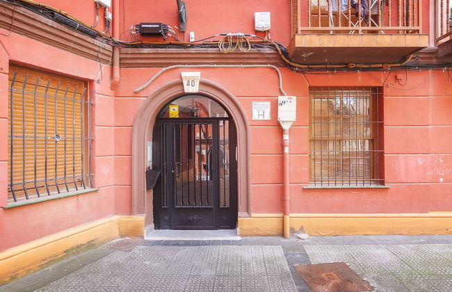 Apto Reformado con encanto by URBANHOSTS - Foto 1