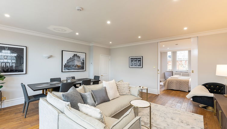 Photo 1 - JOIVY Astonishing 2 Bedroom near Mayfair & Piccadilly Circus