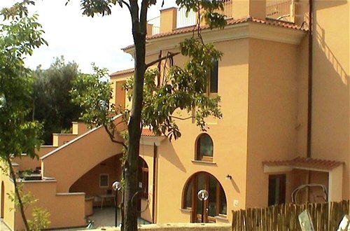Photo 21 - Lavish Mansion in Sorrento With Garden