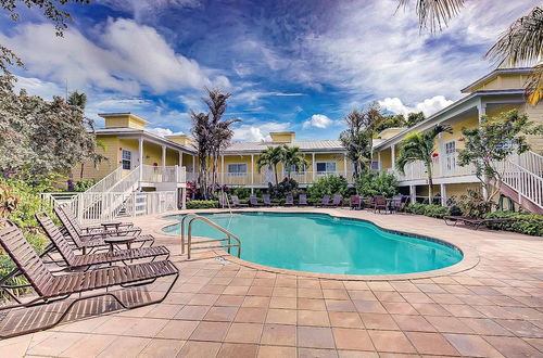 Photo 17 - Beach Club at Siesta Key Poolside D