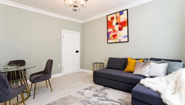 Photo 1 - Stylish 2BR in the Centre of Westminster